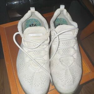 Nike Women's White Vapormax Flyknit Sneakers